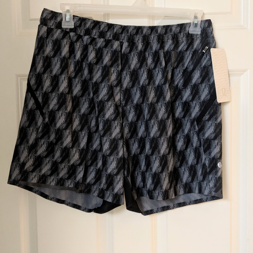 NWT Lululemon men's run shorts lined, black gray